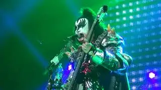 KISSONLINE EXCLUSIVE GENE SPITTING BLOOD    GOD OF THUNDER    CALGARY '13