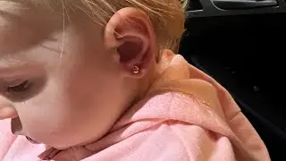 Проколюємо Мії вушка