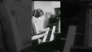 Wanda Landowska plays #Bach