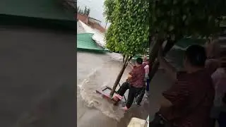 Tianguis arrastrado por lluvia en colonia Solidaridad II. Aguascalientes