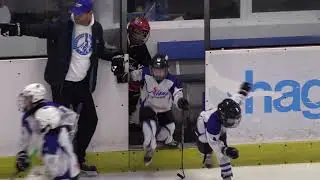 Nejmladší hokejisté HC Rakovník v přestávce mistráku.