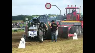 Boomerang crash @ Tractor Pulling Edewecht 2011