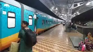 Neat and clean 01467 pune ers humsafar special arrival and departure from chinchwad railway station