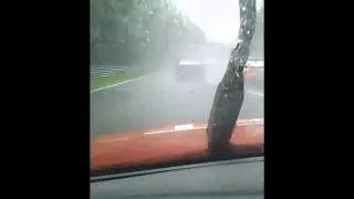 Vincent Lodder & Claudia Doornbos bijna frontale crash @ Spa 2011