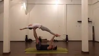 AcroYoga beginners Yogahouse flow