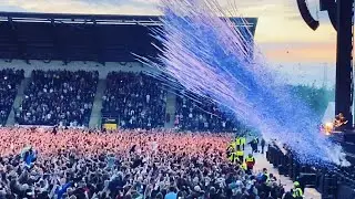 Confetti cannon shoots over fans at killers concert @MackMateCom