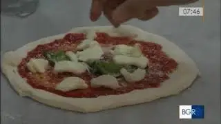 Pizza 1Annuncio Riconoscimento Arte dei pizzaiuoli napoletani Patrimonio Unesco
