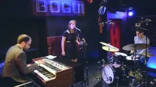 Miryam Latrece Tr&iacute;o - NO LO SABE