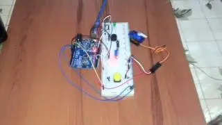 Модель системы раннего оповещения о землетрясениях на базе Arduino || Датчик вибрации HL-01, серводвигатель SG-90
