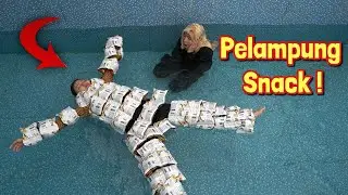 BERENANG DI KOLAM RENANG PAKAI PELAMPUNG DARI SNACK !