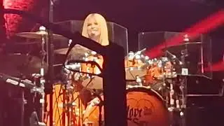 LOVE SUX - AVRIL LAVIGNE live in Milan 2023 lovesux tour #nocopyrightmusic