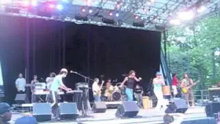 Calle 13 - Thriller Dancing / Electro Movimiento (En Vivo)