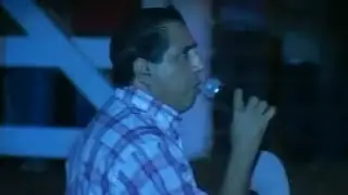 MOMENTO DE F&Eacute; DO LOCUTOR IVAN DINIZ, O POETA DO RODEIO, NA ARENA: 