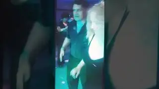 Don't tread on me.  Ca&iacute;n Walker.  Bailando con Susie.