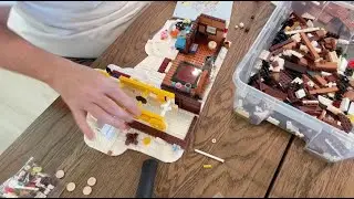 Motorized Christmas Gingerbread House Workshop &mdash; 1828pcs Lights & Moving Parts