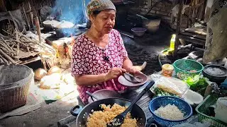 Membuat nasi goreng buat pak tukang eh gak tau gak masuk
