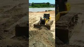SHANTUI Dozer Pushing #dozer #bulldozer #dumptruck #shorts