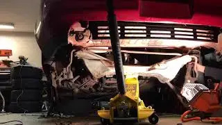 Dropping the engine out of a Toyota MR2