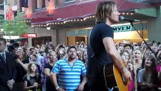 Keith Urban, live at Sydney's Pitt St Mall (15/12/2010)