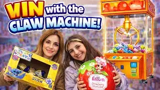 Мы купили 3 игрушки &mdash; одна из них &mdash; игровой автомат с клешней.