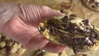 Nutella stuffed brown butter chocolate chips cookies #recipe #dessert #nutella #food#brownbutter