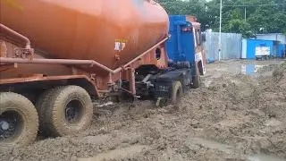 Heavy Bulker strucked in mud/Cement Bulker lorry strucked in heavy mud/#bulkerstrucked