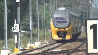 VIRM 8653 komt door Station Maarheeze