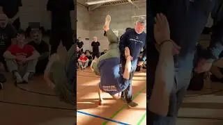 Большие бойцы. Плавные движения.
