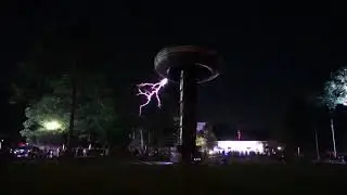 40-foot Tesla Coil Lights Up the Night at Wardenclyffe