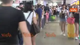 Caos sui treni Roma-Firenze, la folla in attesa alla stazione Termini