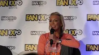 Katie Cassidy @ Boston Comic Con 2017 (Arrow)