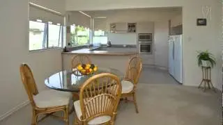 Browns Bay  - Location and Views