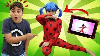 Maria Clara como Ladybug saltou do tablet e JP tenta ajudar