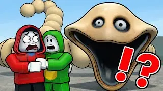 JJ and Mikey CLIMBED on Hungry Worm Tower!? - Maizen Roblox