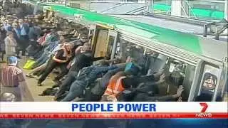 Народная революция освободила мужчину из-под завала в поезде | Seven News Perth | 06.08.2014