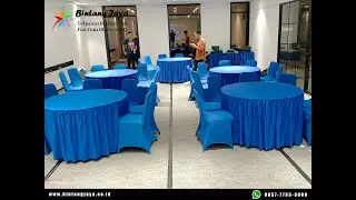 Sewa Meja Bulat dan Kursi Futura dengan Cover Full Warna Biru di Area Jakarta