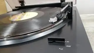 Автоматический проигрыватель виниловых пластинок Denon DP-200USB