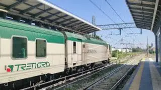 E464.324 + E464.432 Trenord in DTS con piano ribassato alla stazione di Carimate