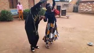 Muone muimbaji wa kimataifa HAJANISAHAU  akiimba na kuchangamsha mkutano wa krismas fpct kitanga