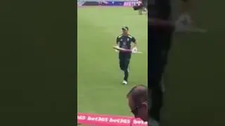 David Warner gave his bat, helmet and gloves to a fan during the test match |Aus Vs Nz |Green Sports