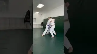 Collar grab, two hands, wide grip