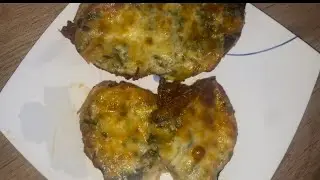Cheesy Spinach Garlic Bread