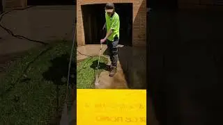 satisfying driveway clean #pressurecleaning #pressurewashing #pressurewashingbusiness
