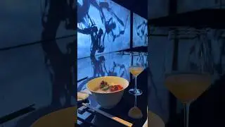Наслаждаетесь работами TeamLab, поедая лапшу рамэн?