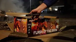FLASH OF THE GODS 128 SHOTS VUURWERKMANIA [STRAATVIDEO]