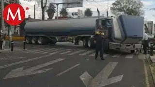 Tr&aacute;iler provoca caos vial en CdMx