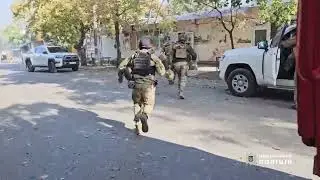 Костянтинівка: поліцейські під повторними ударами рятують людей