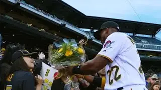 Fan gives Cutch bouquet, celebrates his hit