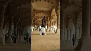 आगरा का किला में शीर्षासन