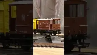 #shortvideo RAPIDO UK NER H CLASS (LNER Y7 CLASS) WITH VANS #modeltrains #dadsarmy #DAPOL #hornby